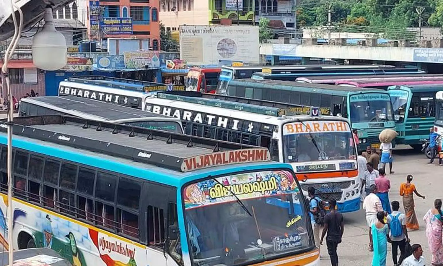 சந்திரபாபு நாயுடு கைது: திருப்பதி பஸ்கள் திருத்தணியில் நிறுத்தம் சந்திரபாபு நாயுடு கைது: திருப்பதி பஸ்கள் திருத்தணியில் நிறுத்தம்