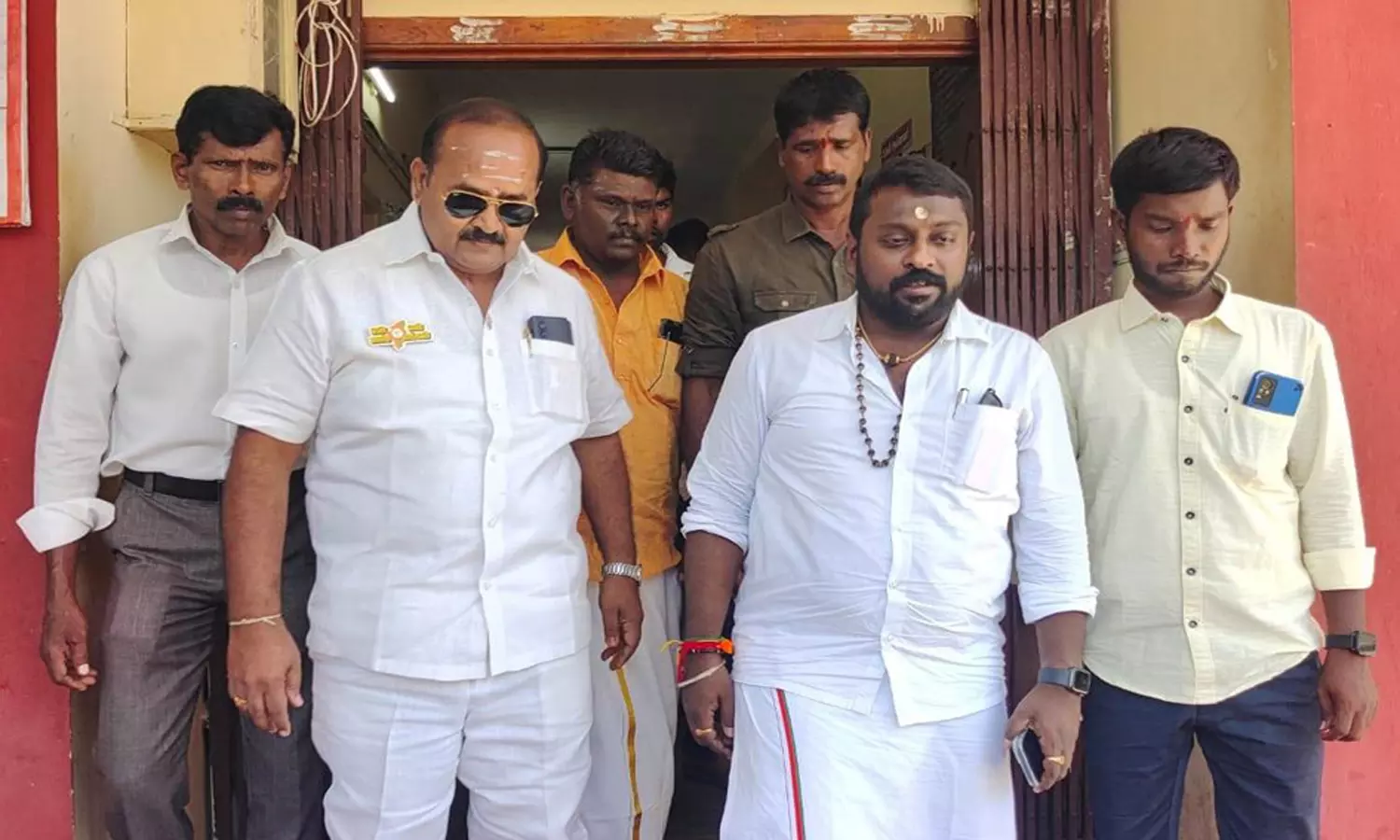 சிதம்பரம் போலீஸ் நிலையத்தில் பா.ஜ.க நிர்வாகி எஸ்.ஜி.சூர்யா ஆஜர் சிதம்பரம் போலீஸ் நிலையத்தில் பா.ஜ.க நிர்வாகி எஸ்.ஜி.சூர்யா ஆஜர்