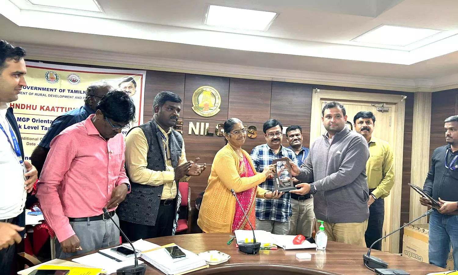 வாழ்ந்து காட்டுவோம் திட்டம் மூலம் வங்கி ஊழியர்களுக்கு பயிற்சி முகாம்