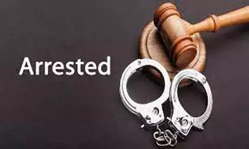 திருமணமான இளம் பெண்ணிடம் தவறாக நடக்க முயன்ற பள்ளி மாணவன் கைது