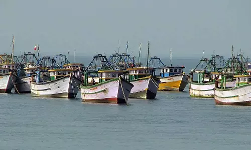ராமேசுவரம் கடல் பகுதியில் சூறை காற்று, கடல் கொந்தளிப்பால் மீனவர்கள் கடலுக்கு செல்ல தடை