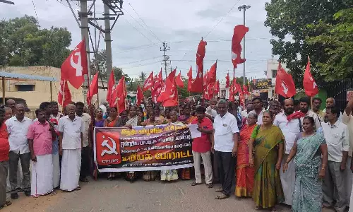உடுமலையில் கம்யூனிஸ்டு கட்சியினர் போராட்டம்