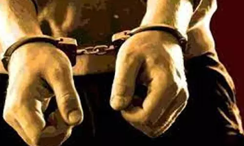 மகளை மிரட்டி பலாத்காரம் செய்த வாலிபர்- போக்சோ சட்டத்தில் கைது