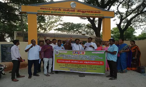 வானூரில்  ஆசிரியர்கள் ஆர்ப்பாட்டம்