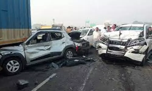 வாகனங்கள் அடுத்தடுத்து மோதி விபத்து