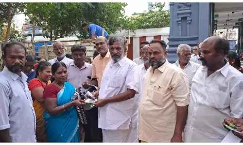 குடும்ப தலைவிகளுக்கு ரூ.1000 உதவி தொகை பெற அடையாள அட்டை