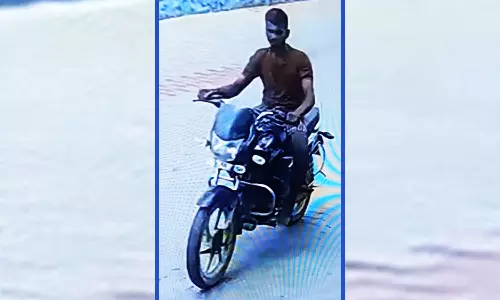 வள்ளியூரில் மோட்டார் சைக்கிள் திருடிய வாலிபர் கைது