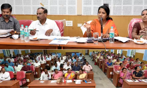 அரசு பள்ளிகளில் 100 சதவீத தேர்ச்சி வழங்க   கலெக்டர் அறிவுரை