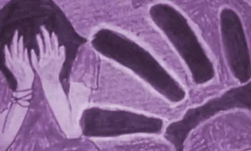 பஸ்சில் தனியாக பயணித்த பெண் என்ஜினீயரிடம் சில்மிஷம் செய்த வாலிபர்