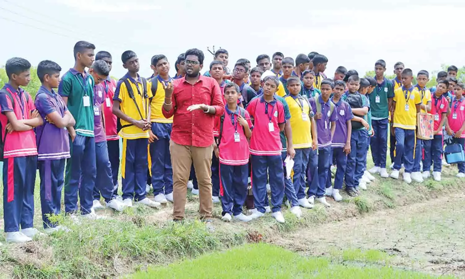 அமலோற்பவம் பள்ளி மாணவர்கள் வேளாண் நிலத்துக்கு களப்பயணம்