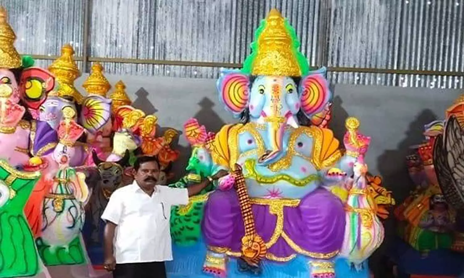 விற்பனைக்கு வந்துள்ள விநாயகர் சிலைகள்