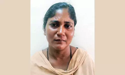 கூட்ட நெரிசலை பயன்படுத்தி நகை பறிப்பில் ஈடுபட்ட பெண் கைது- ரூ. 5 லட்சம் மதிப்புள்ள நகை மீட்பு