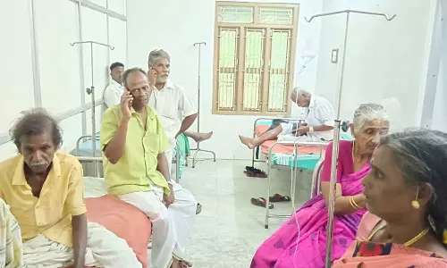 கோவில் கும்பாபிஷேகத்தில் விஷப் பூச்சிகள் கடித்து 20 பேர் காயம்: காரைக்காலில் பரபரப்பு