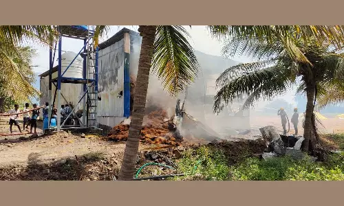 எருமப்பட்டி அருகே தேங்காய் நார் குடோனில் திடீர் தீ விபத்து- ரூ.8 லட்சம் நார் சேதம்