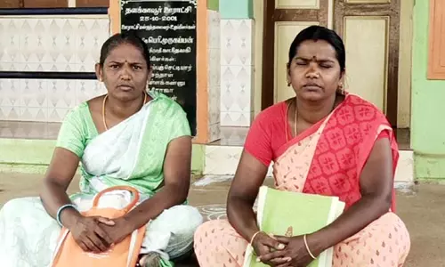 ஊராட்சிமன்ற அலுவலகம் முன்பு 2 பெண்கள் சாகும் வரை உண்ணாவிரதம்