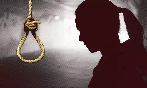 நர்ஸ் தூக்கு போட்டு தற்கொலை