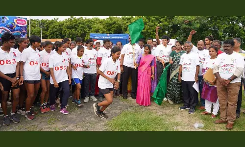 எய்ட்ஸ் குறித்த விழிப்புணர்வு மாரத்தான் ஓட்டம்- மேயர் பிரியா தொடங்கி வைத்தார்