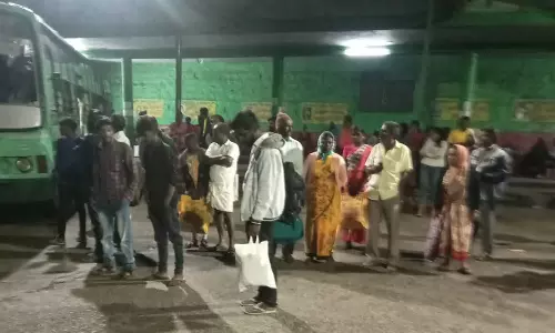 கோத்தகிரியில் சரியான நேரத்தில் இயங்காத அரசு பஸ்கள்