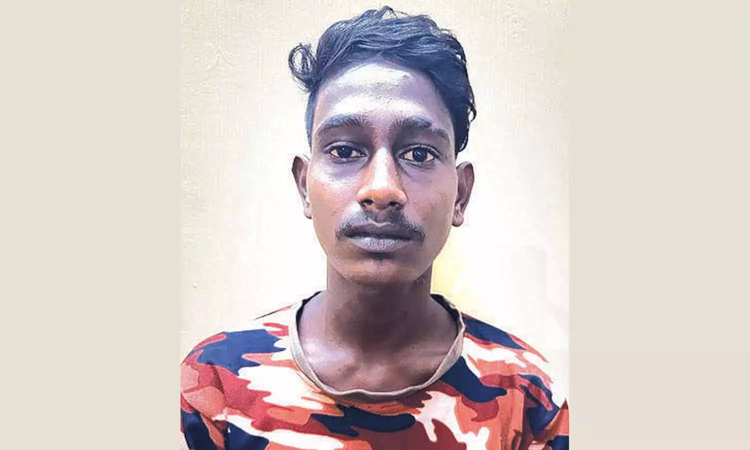 தண்டவாளத்தில் வெடிகுண்டு வீசி ஒத்திகை பார்த்த ரவுடி- புதுச்சேரி ரெயில் நிலையத்தில் பரபரப்பு