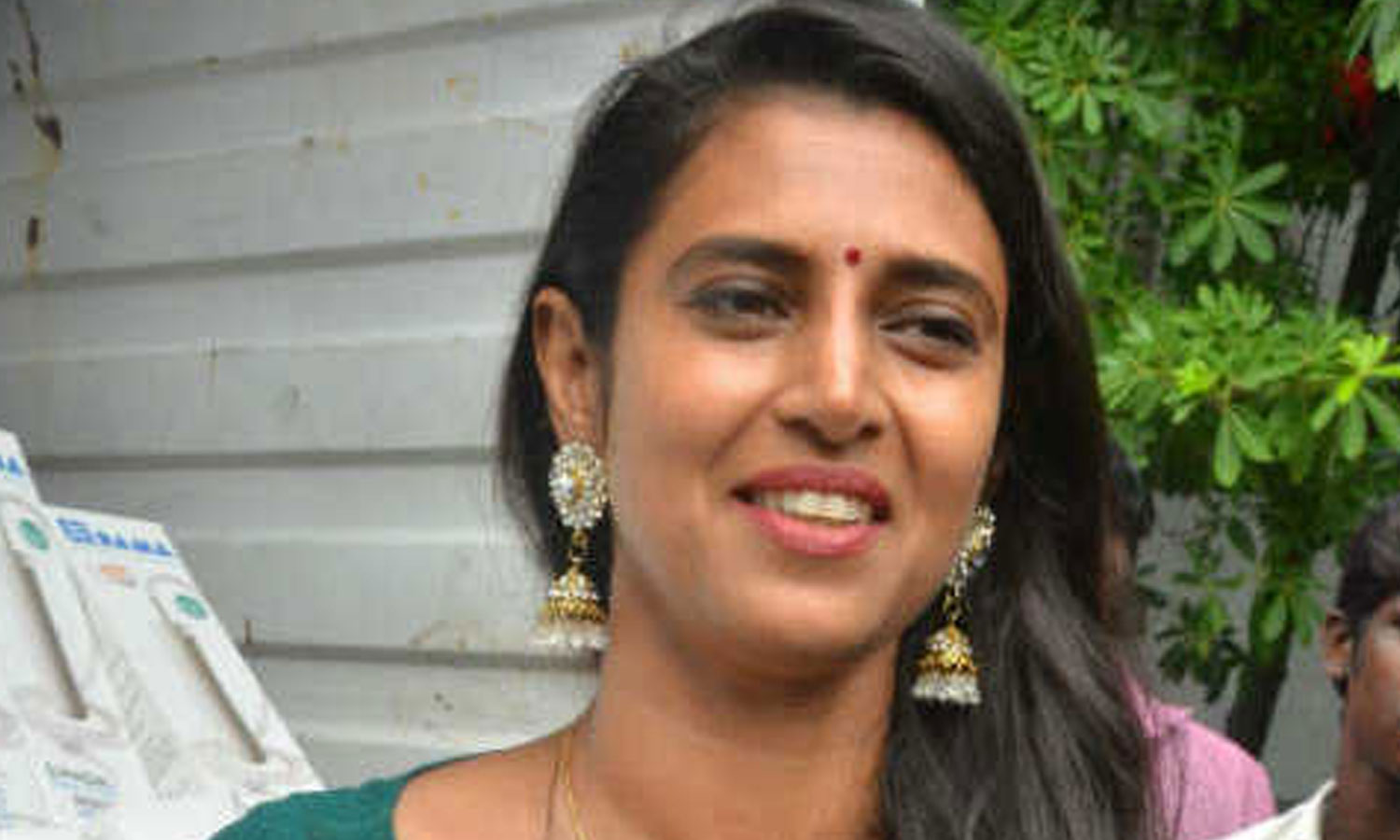 அமைச்சர் உதயநிதி, ஆ.ராசா பலதார மணம், லஞ்சத்தை ஒழிப்பார்களா? நடிகை கஸ்தூரி கிண்டல்