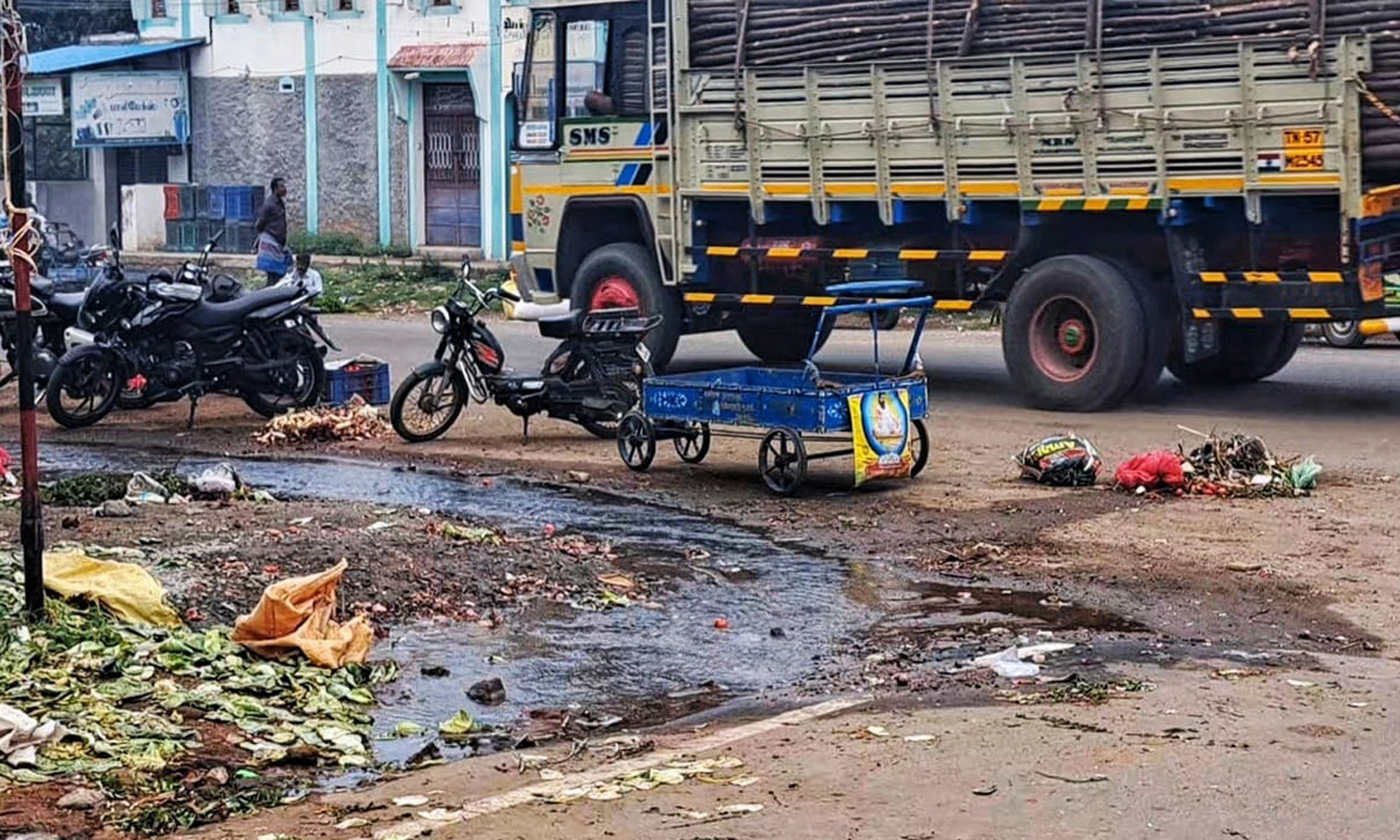 நத்தம் அருகே குழாய் உடைந்து வீணான காவிரி குடிநீர்