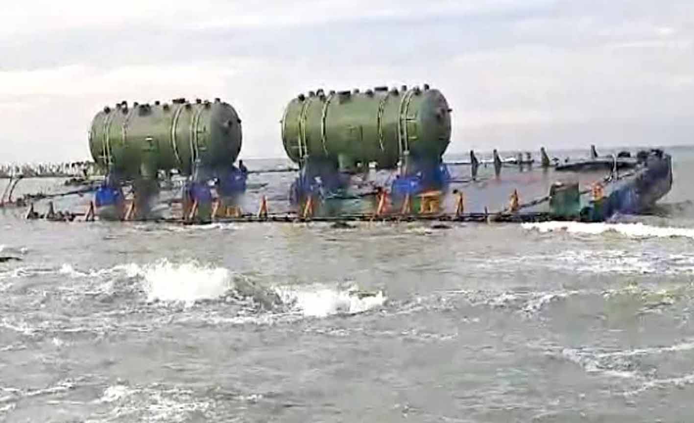 கூடங்குளம் அணுமின் நிலையம் அருகே தரை தட்டிய மிதவை கப்பலை மீட்பதில் மீண்டும் பின்னடைவு