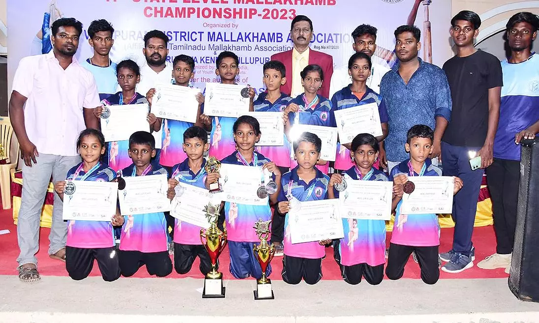 மல்லர் கம்பம் போட்டியில் மாணவர்கள் சாதனை மல்லர் கம்பம் போட்டியில் மாணவர்கள் சாதனை