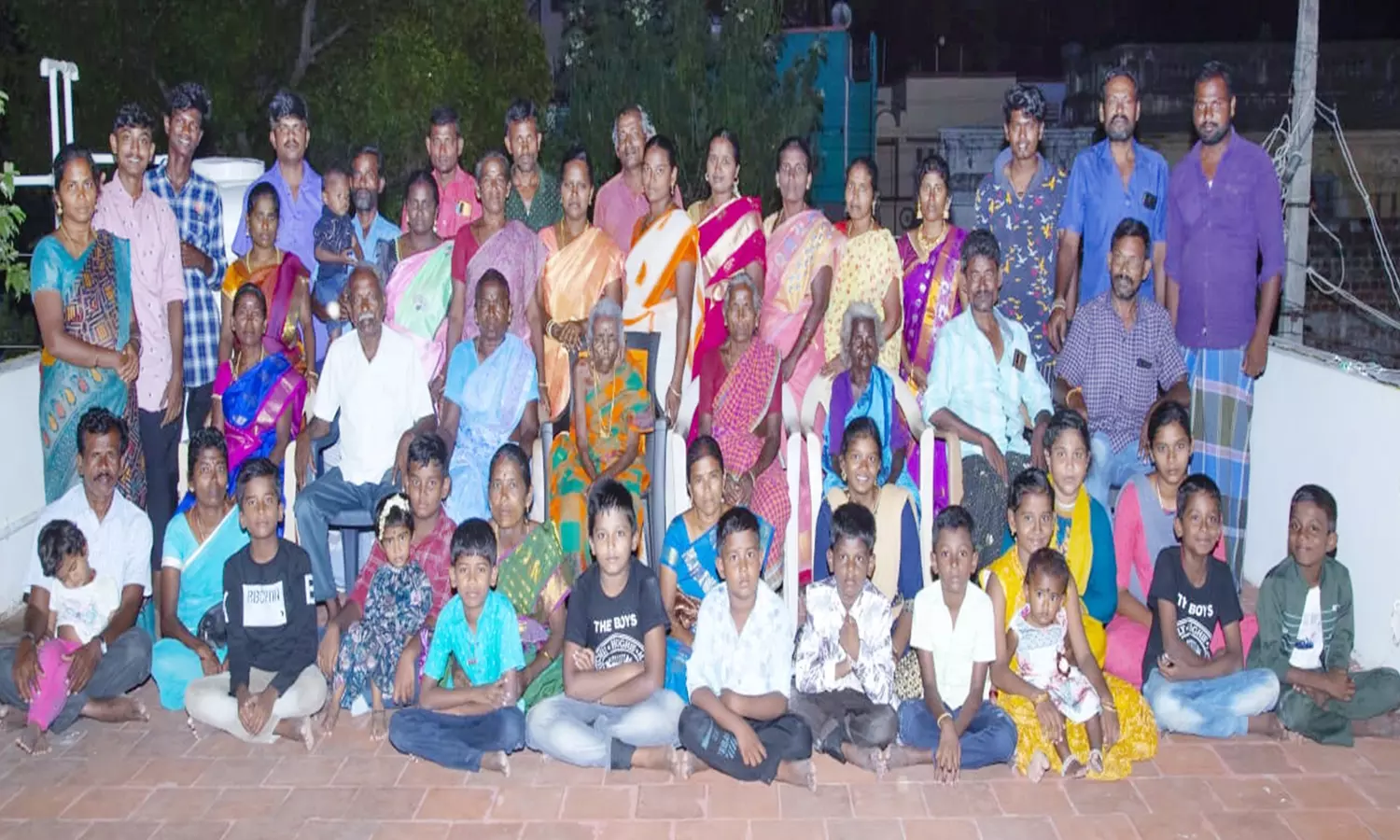 திண்டுக்கல் அருகே 100-வது பிறந்தநாளை கொண்டாடிய மூதாட்டி திண்டுக்கல் அருகே 100-வது பிறந்தநாளை கொண்டாடிய மூதாட்டி