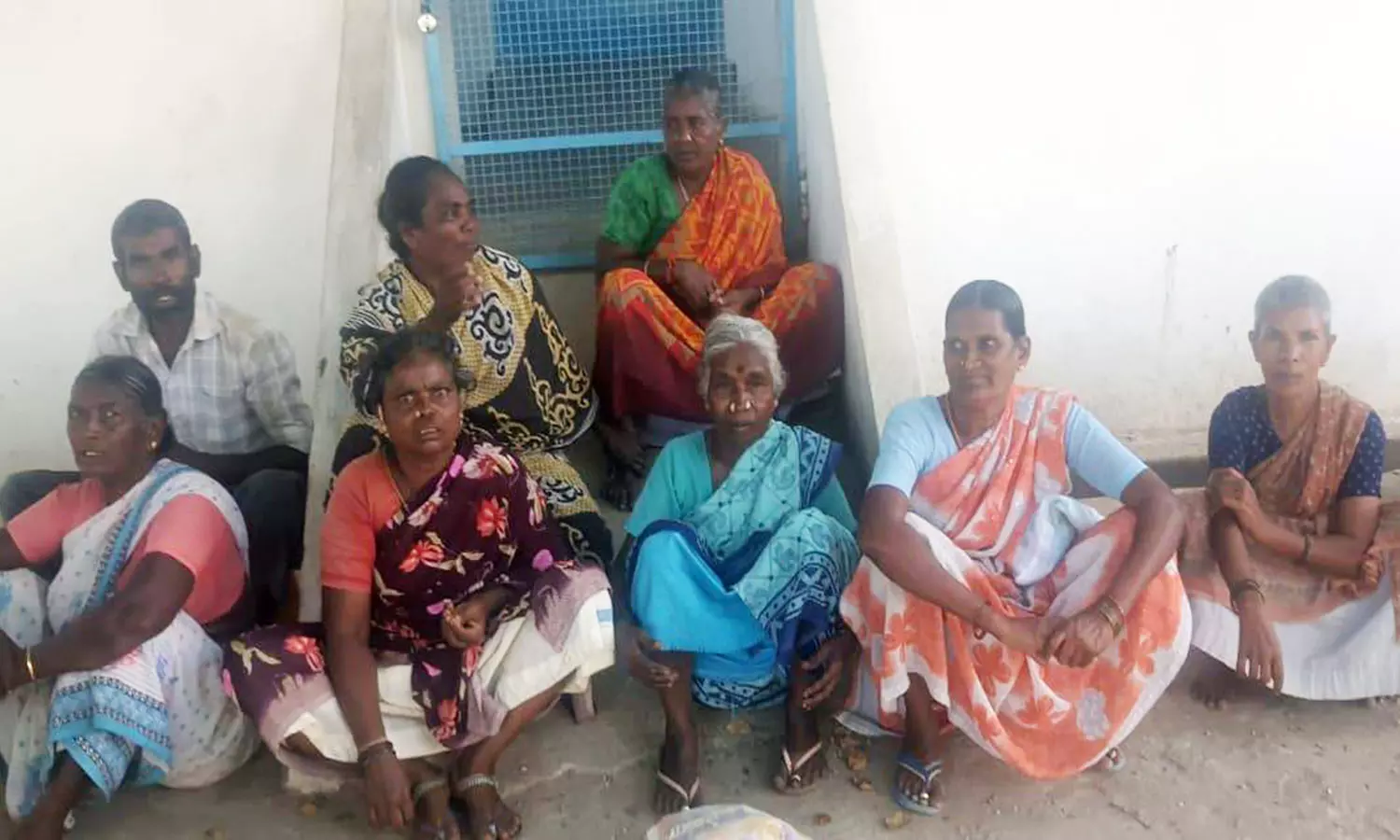 துப்புரவு தொழிலாளர்கள் வேலை நிறுத்த போராட்டம்