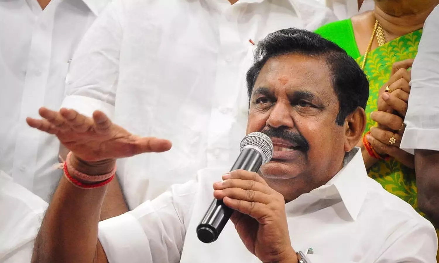 அரசு போக்குவரத்து கழகங்களை தனியார் மயமாக்க துடிப்பதா? எடப்பாடி பழனிசாமி கண்டனம் அரசு போக்குவரத்து கழகங்களை தனியார் மயமாக்க துடிப்பதா? எடப்பாடி பழனிசாமி கண்டனம்