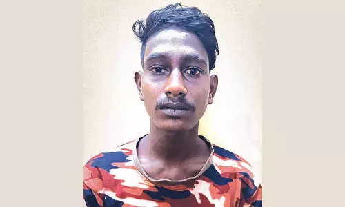 தண்டவாளத்தில் வெடிகுண்டு வீசி ஒத்திகை பார்த்த ரவுடி- புதுச்சேரி ரெயில் நிலையத்தில் பரபரப்பு