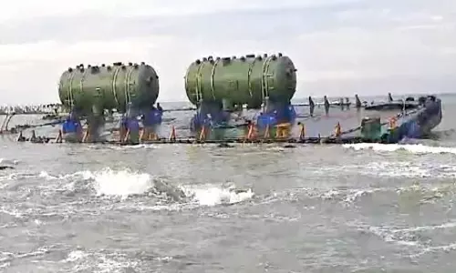 கூடங்குளம் அணுமின் நிலையம் அருகே தரை தட்டிய மிதவை கப்பலை மீட்பதில் மீண்டும் பின்னடைவு