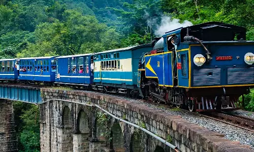 மேட்டுப்பாளையம்-ஊட்டி இடையே சிறப்பு மலை ரெயில் இயக்கம்