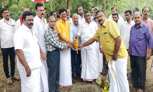 நீண்டநாள் பிரச்சினைக்கு தீர்வு குமுளியில் நிரந்தர பஸ் நிலையம் அமைக்க பூமிபூஜை