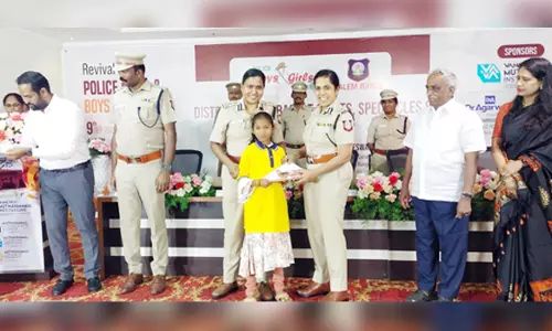 மனமகிழ் மன்ற மாணவ, மாணவிகளுக்கு பரிசு போலீஸ் ஐ.ஜி.பவானீஸ்வரி வழங்கினார்