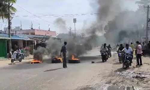 தெலுங்கு தேசம் கட்சியினர் மறியல்: வாகனங்கள் உடைப்பு- ஆந்திராவில் 144 தடை உத்தரவு