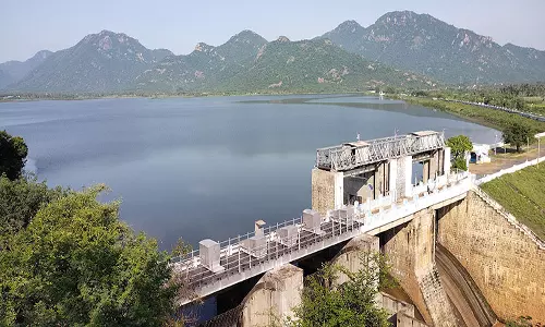 கல்வராயன்மலையில் தொடர்ந்து மழை ேகாமுகி அணை நீர் மட்டம் உயர்வு