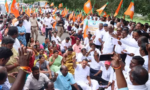 சுசீந்திரத்தில் பாரதிய ஜனதாவினர் திடீர் மறியல்;பெண்கள் உள்பட 378 பேர் கைது