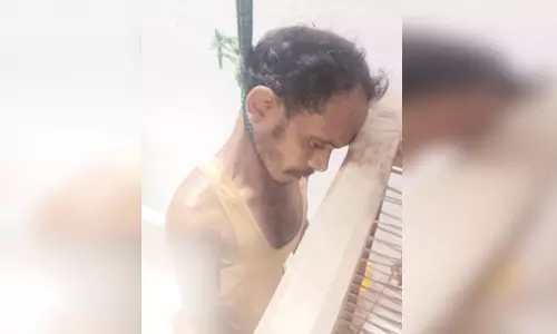 மூதாட்டியின் வீட்டிற்குள் புகுந்து தொழிலாளி தற்கொலை