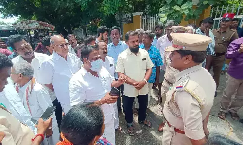 போதை கும்பல் மீது நடவடிக்கை கோரிசீனியர் போலீஸ் சூப்பிரண்டு அலுவலகம் முற்றுகை