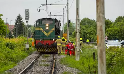 ஸ்பெயினில் ரெயில் என்ஜின் மோதி 4 பேர் பலி