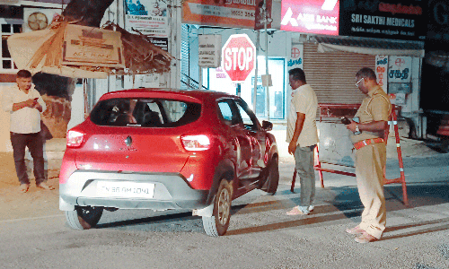 புளியம்பட்டி பகுதியில் போலீசார் வாகன சோதனை தீவிரம்