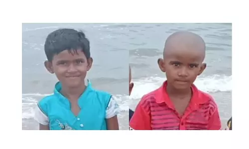 தருமபுரி அருகே ஏரியில் மூழ்கி 2 சிறுமிகள் சாவு-உடல்கள் உறவினர்களிடம் ஒப்படைப்பு