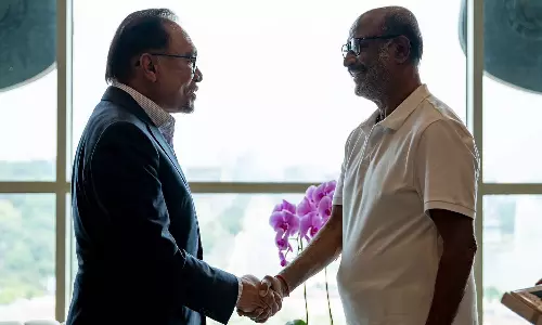மொட்ட பாஸாக மாறிய மலேசியா பிரதமர்.. வீடியோ வைரல்