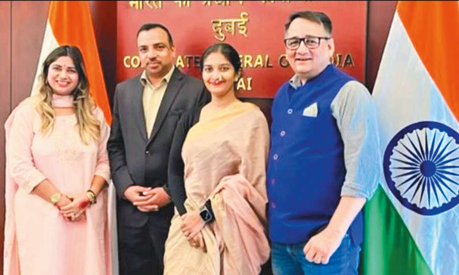 சேலை அணிந்து இருசக்கர வாகனத்தில் உலகை சுற்றி வரும் இந்திய பெண்