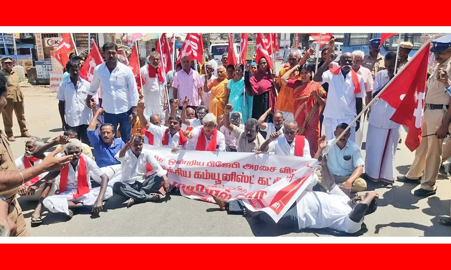 நெல்லையில், இந்திய கம்யூனிஸ்ட் கட்சியினர் சாலை மறியல் போராட்டம்- 50 பேர் கைது