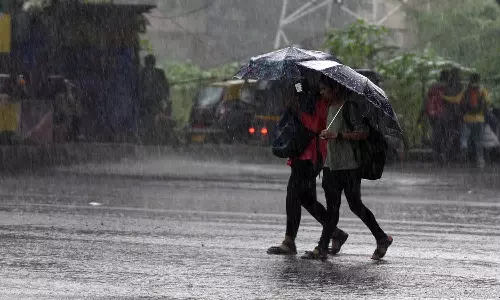 சேலம், நாமக்கல்லில் பலத்த மழை: போக்குவரத்து நெரிசலில் சிக்கி தவித்த வாகனங்கள்