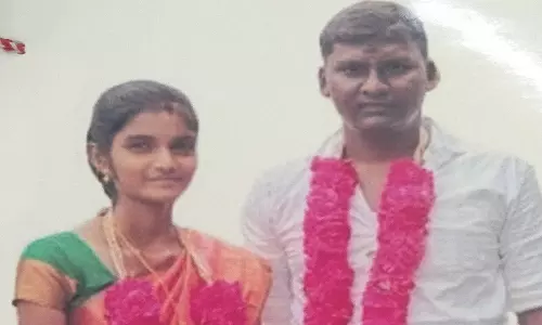 வடமதுரை போலீஸ் நிலையத்தில் பாதுகாப்பு கேட்டு தஞ்சமடைந்த 2 காதல் ஜோடிகள்