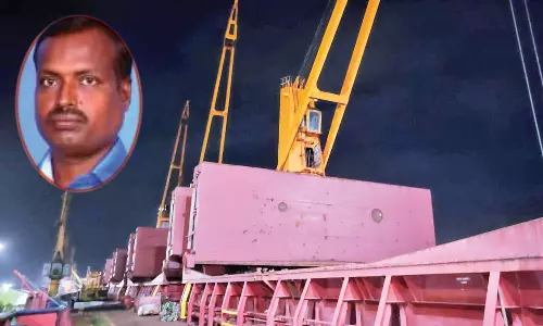 தூத்துக்குடி புதிய துறைமுகத்தில் விபத்து: கப்பலில் கிரேன் உடைந்து விழுந்து ஆபரேட்டர் பலி