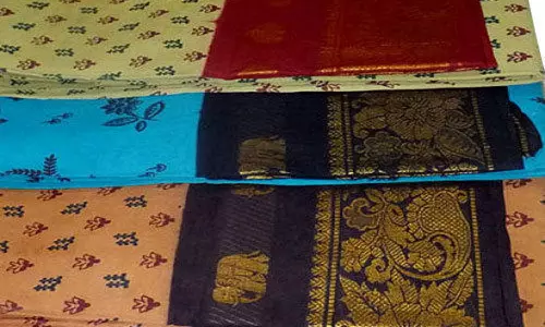 தீபாவளி பண்டிகைக்கு தயாராகும் நவீன ரக சுங்குடி சேலைகள்